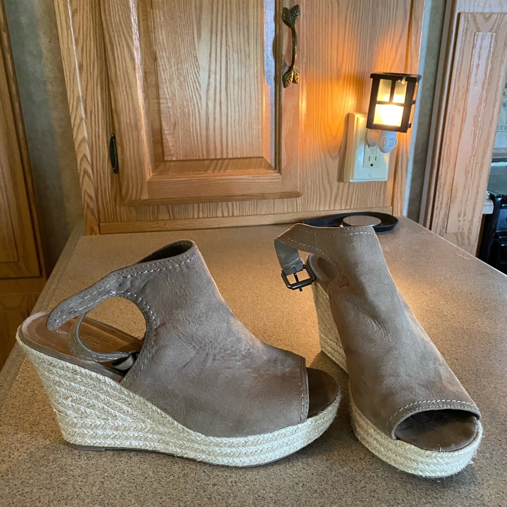 Brown wedges